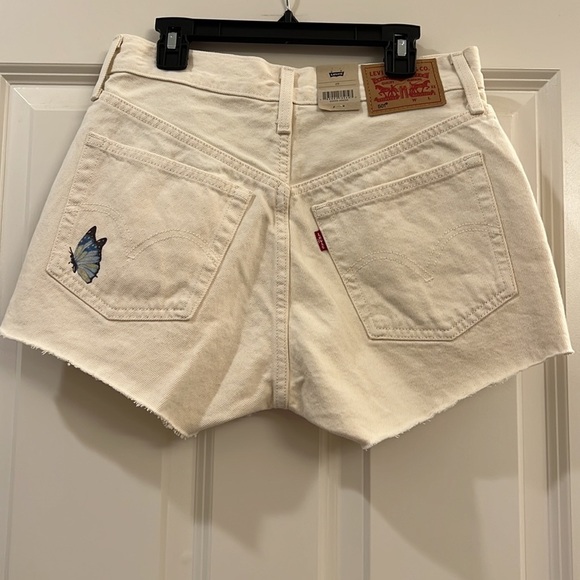 Levi’s ladies shorts - Picture 4 of 9